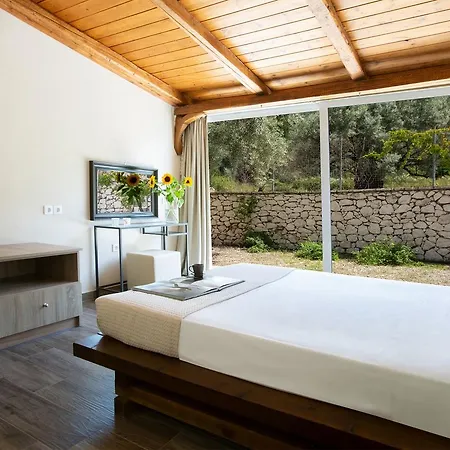 Niriides Rachi (Lefkada)